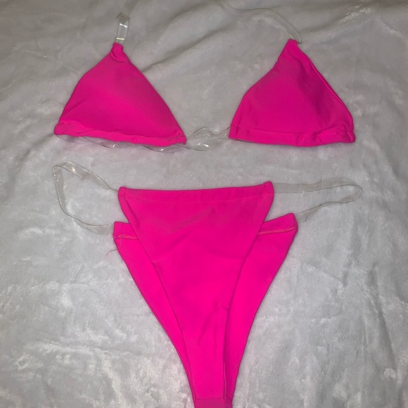 Hot pink bikini - Picture 2 of 4